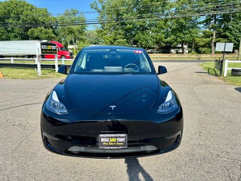 Used 2023 Tesla Model Y Long Range AWD/4WD image 2