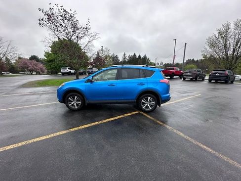 Used 2017 Toyota RAV4 XLE AWD/4WD image 6