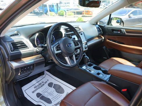 Used 2017 Subaru Outback 2.5i Touring AWD/4WD image 17