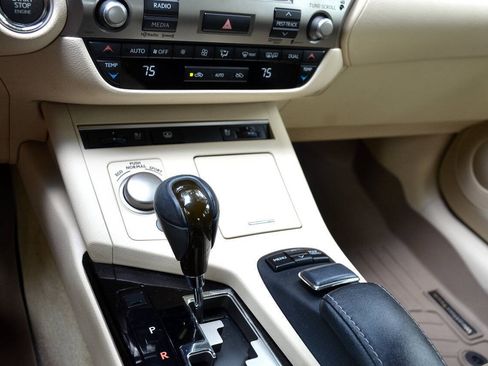 Used 2013 Lexus ES 350 w/ Luxury Pkg FWD image 18
