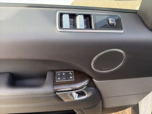 Used 2020 Land Rover Range Rover Sport SE image 23