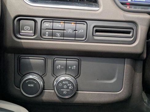 Used 2022 GMC Yukon SLT w/ SLT Premium Package image 17