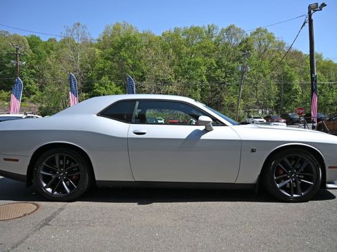 Used 2019 Dodge Challenger R/T Scat Pack w/ Shaker Package RWD image 10