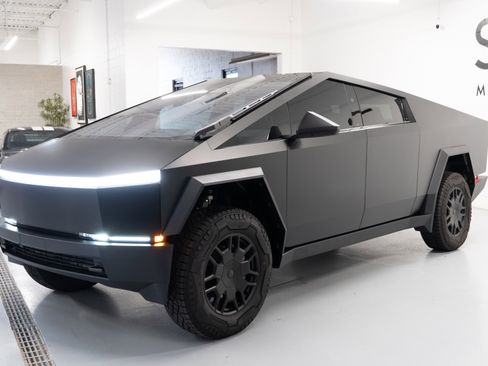 Used 2024 Tesla Cybertruck AWD Crew Cab image 3