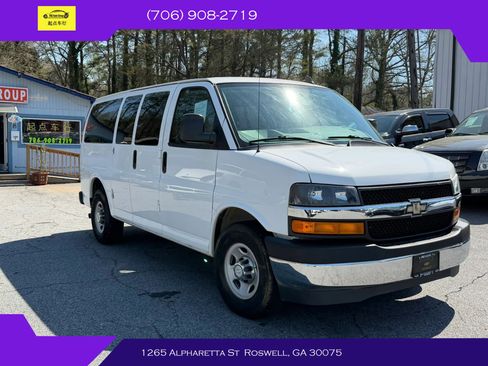 Used 2017 Chevrolet Express 2500 LT w/ LT Preferred Equipment Group image 3