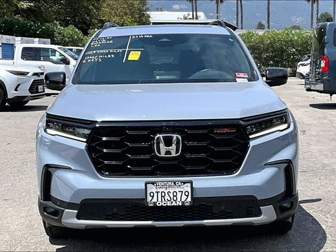 Used 2025 Honda Pilot TrailSport image 2
