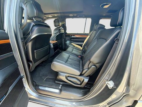 Used 2022 Jeep Grand Wagoneer Series III w/ Flexible Seating Group AWD/4WD image 23