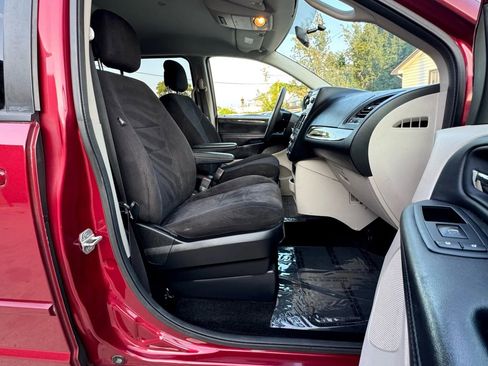 Used 2011 Dodge Grand Caravan Mainstreet w/ PWR Convenience Group image 21