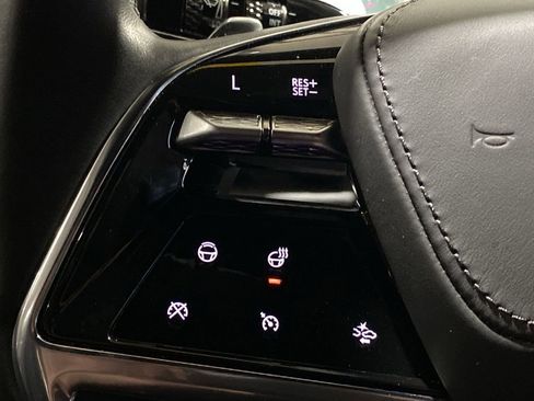 Used 2025 Cadillac Escalade Sport Platinum image 9