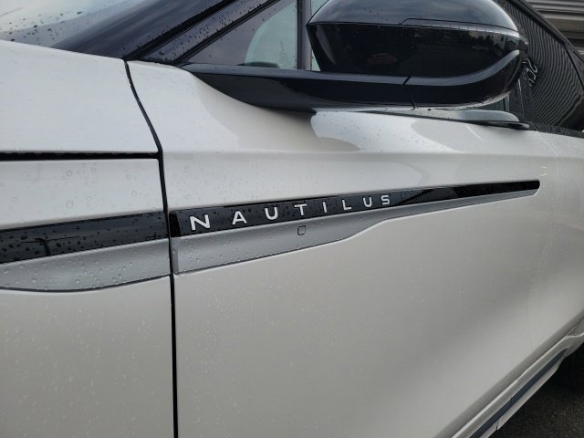 Certified 2024 Lincoln Nautilus Reserve w/ Equipment Group 202A AWD/4WD image 17