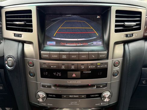 Used 2015 Lexus LX 570 4WD w/ Luxury Package image 29