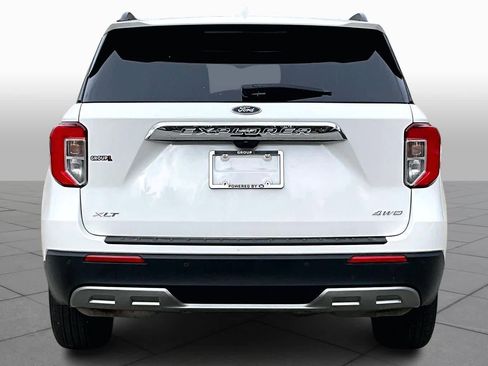 Used 2022 Ford Explorer XLT w/ Equipment Group 202A image 5