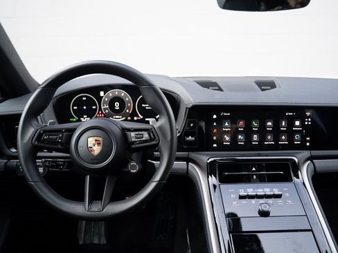 Certified 2025 Porsche Panamera 4 image 21