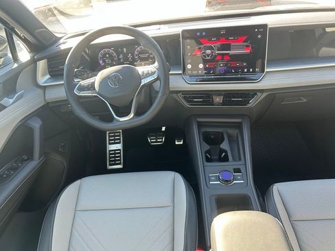 New 2026 Volkswagen Tiguan SE R-Line image 9