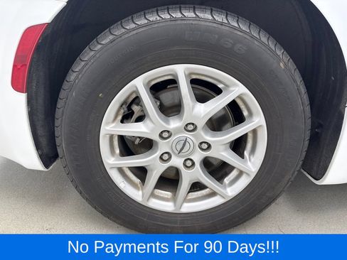 Used 2024 Chrysler Pacifica Touring-L FWD image 39