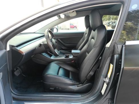 Used 2020 Tesla Model 3 Standard Range Plus RWD image 12