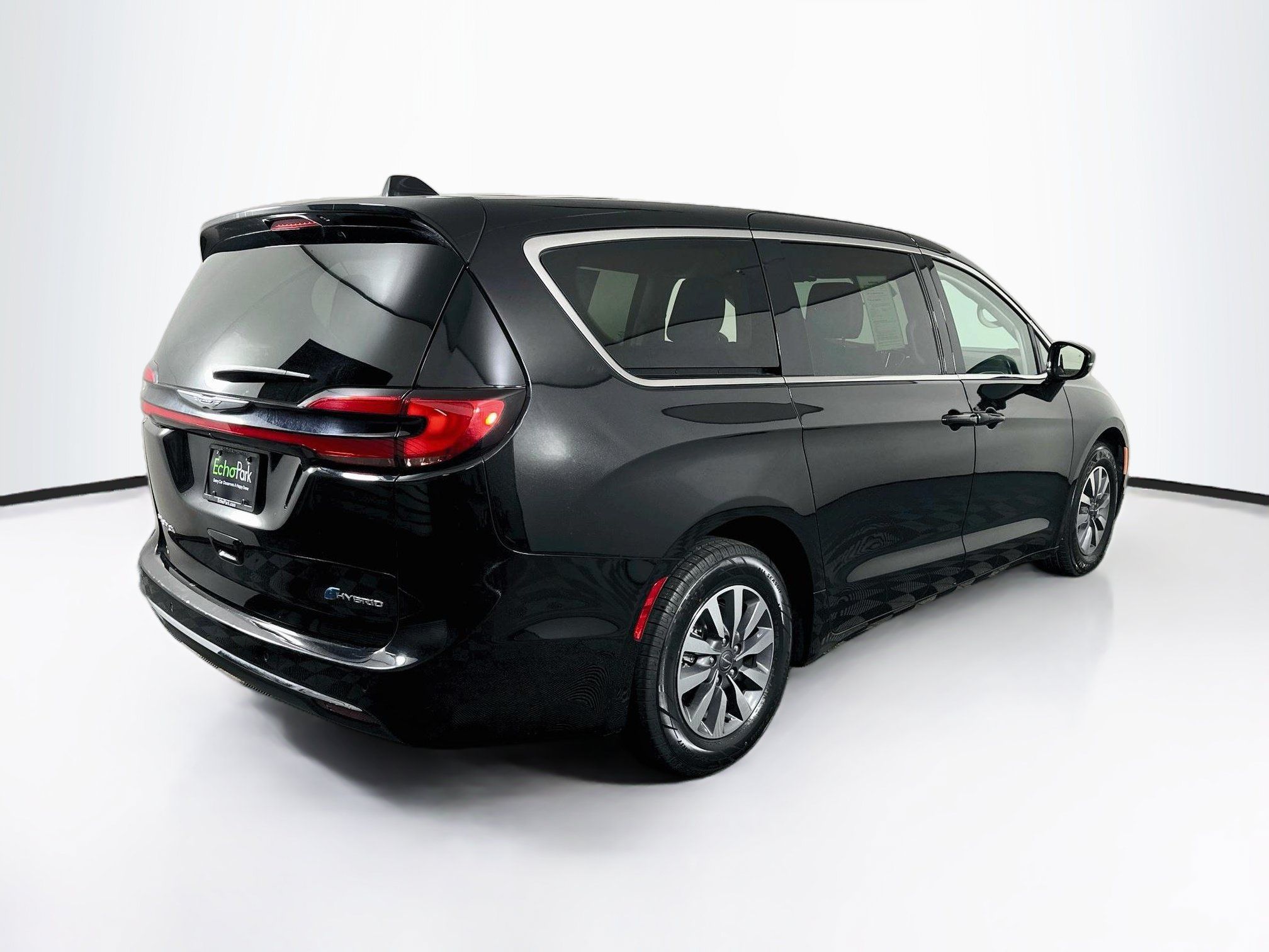 Used 2024 Chrysler Pacifica Limited FWD image 9