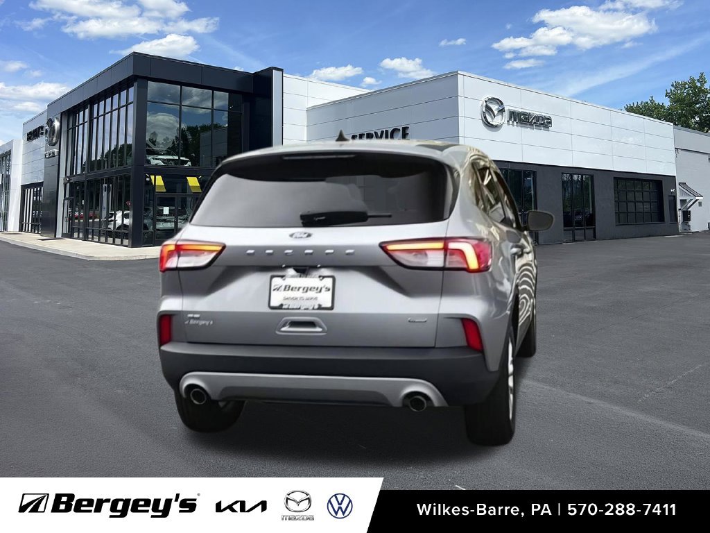 Used 2022 Ford Escape SE w/ Convenience Package FWD image 9
