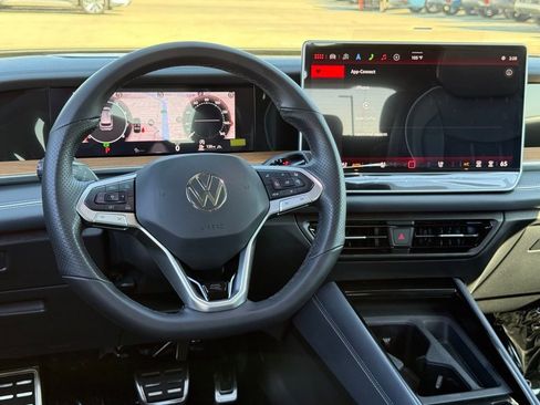 New 2026 Volkswagen Tiguan SEL R-Line AWD/4WD image 24