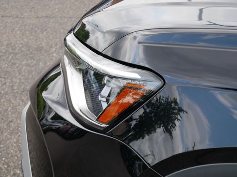 Certified 2025 Volkswagen Taos SE AWD/4WD image 16
