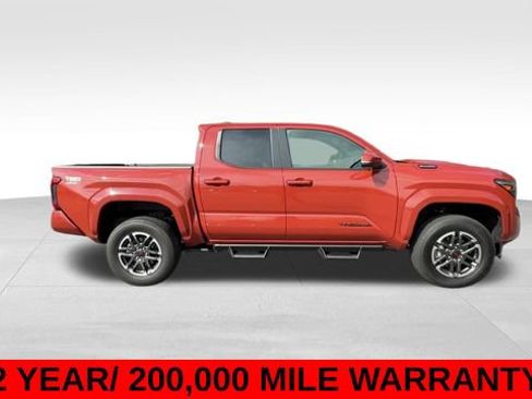 Used 2025 Toyota Tacoma TRD Sport w/ TRD Sport Upgrade Package AWD/4WD image 9