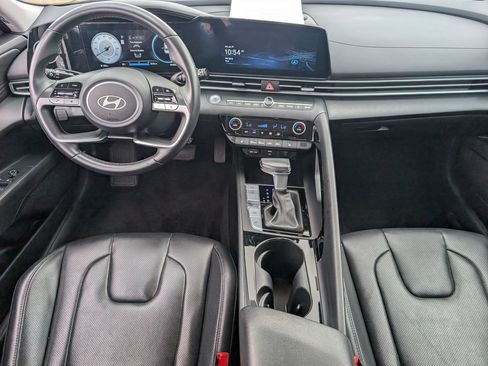 Used 2025 Hyundai Elantra Limited FWD image 9
