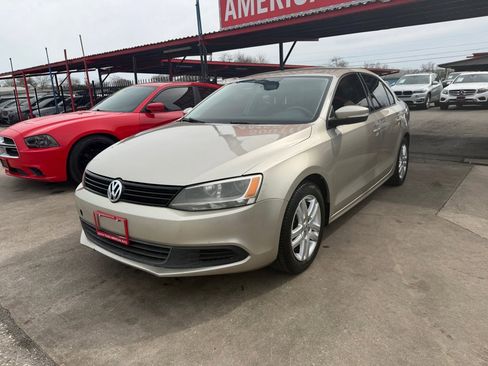 Used 2014 Volkswagen Jetta SE image 3