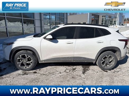 Certified 2024 Chevrolet Trax LT w/ Sunroof Package image 1