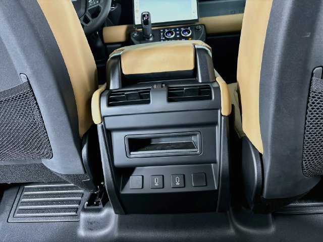 New 2026 Land Rover Defender 110 X-Dynamic SE AWD/4WD image 24