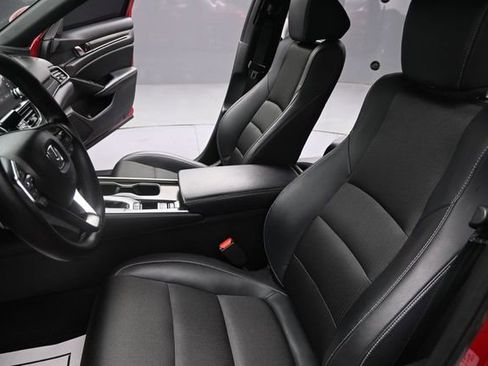 Used 2018 Honda Accord Sport image 18