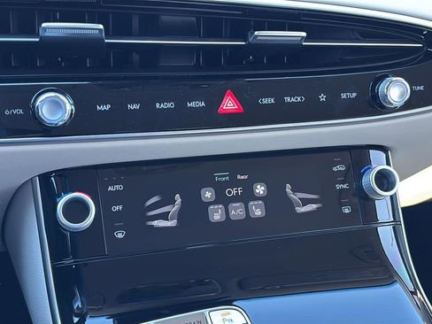 Used 2026 Genesis GV70 2.5T image 32