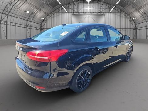 Used 2018 Ford Focus SE image 2