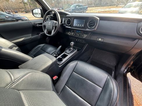 Used 2019 Toyota Tacoma TRD Off-Road image 17
