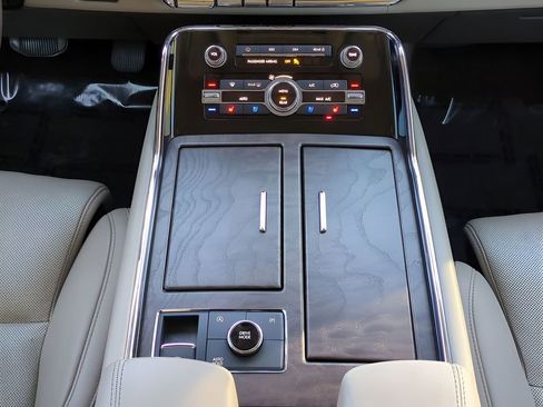 Used 2022 Lincoln Navigator Reserve image 18