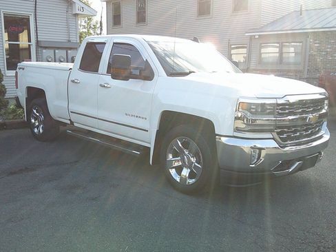 Used 2017 Chevrolet Silverado 1500 LTZ AWD/4WD image 9