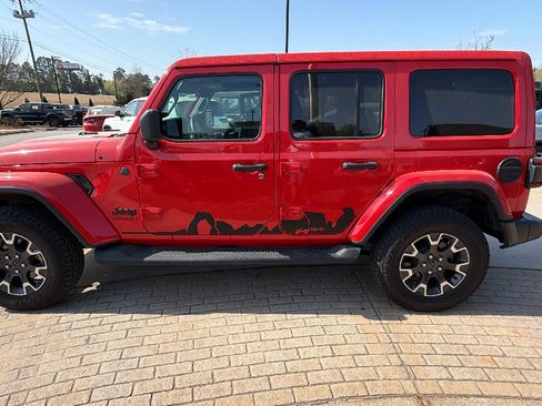Used 2025 Jeep Wrangler Sahara w/ Dual Top Group AWD/4WD image 11