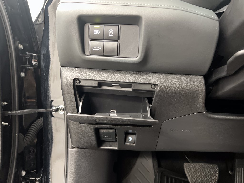 Used 2025 Toyota Highlander XLE FWD image 57
