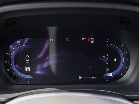 Used 2025 Volvo XC60 B5 Plus image 25