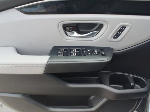 Used 2025 Honda Pilot Touring image 31
