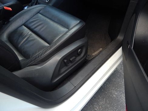 Used 2016 Volkswagen Tiguan SEL image 25