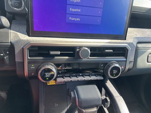 Used 2025 Toyota 4Runner Trailhunter AWD/4WD image 28