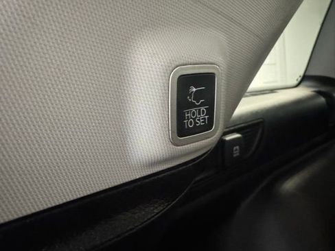 Used 2022 Jeep Grand Cherokee Limited image 37