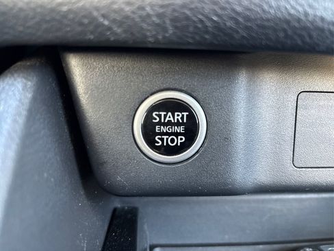 Used 2021 Nissan Rogue SV image 29