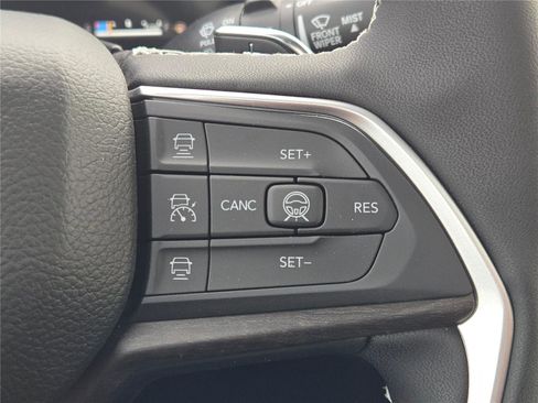Used 2026 Jeep Grand Cherokee Limited AWD/4WD image 34