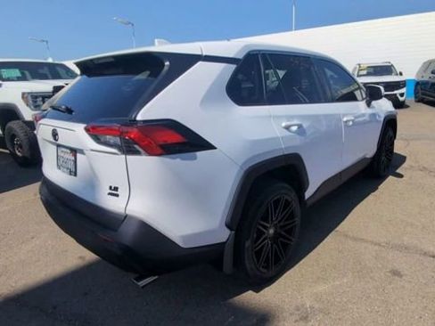 Used 2022 Toyota RAV4 LE AWD/4WD image 8