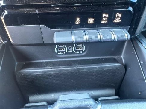 Used 2023 RAM 1500 Laramie AWD/4WD image 36