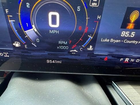 Used 2025 Chevrolet Tahoe Premier AWD/4WD image 9