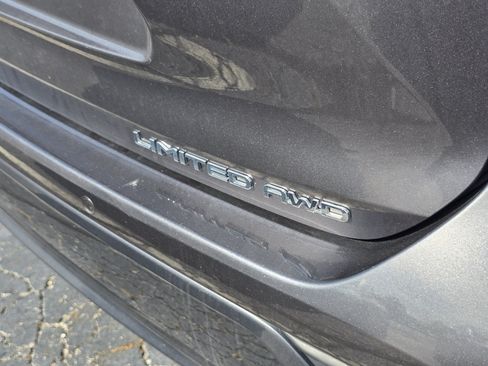 Used 2024 Toyota Highlander Limited AWD/4WD image 11