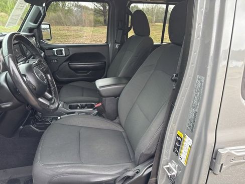 Used 2021 Jeep Gladiator Willys image 16