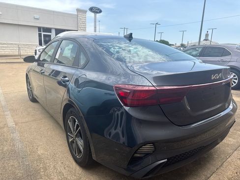 Used 2023 Kia Forte LXS w/ LXS Technology Package FWD image 6